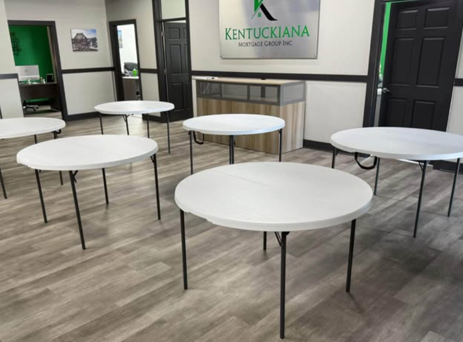 60in White Plastic Round Tables 
